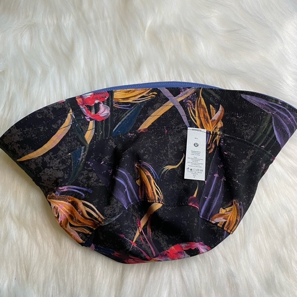 M/L Lululemon Both Ways Reversible Bucket Hat WTDR/VFBM Floral Blue - Picture 5 of 5